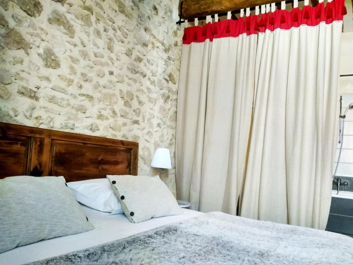Chambre D'Hotes Face Au Lavoir Méthamis Eksteriør billede