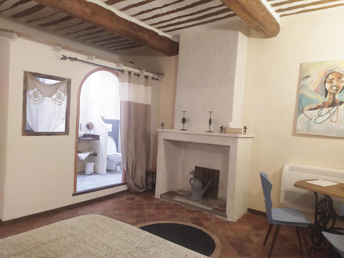 Chambre D'Hotes Face Au Lavoir Méthamis Eksteriør billede
