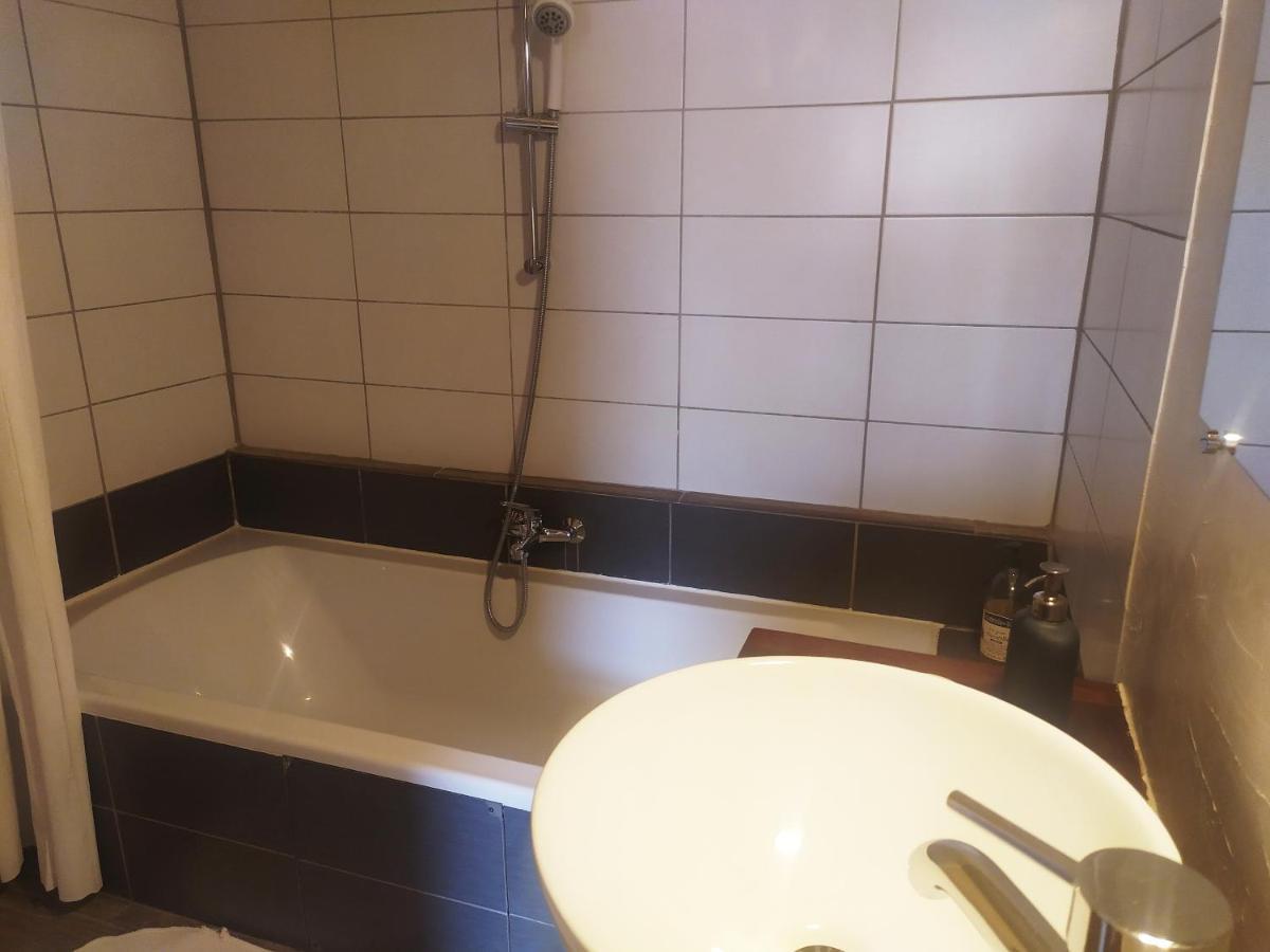 Chambre D'Hotes Face Au Lavoir Méthamis Eksteriør billede